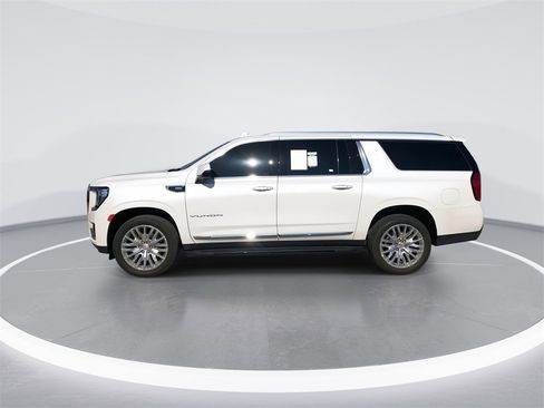 Used 2024 GMC Yukon XL SLT w/ SLT Luxury Package image 5