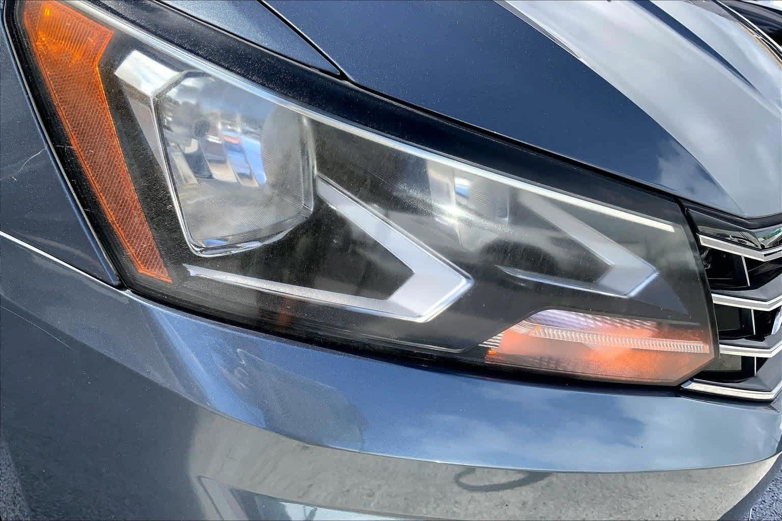 Used 2017 Volkswagen Passat 1.8T R-Line FWD image 31