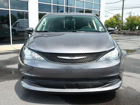 Certified 2023 Chrysler Voyager LX FWD image 2