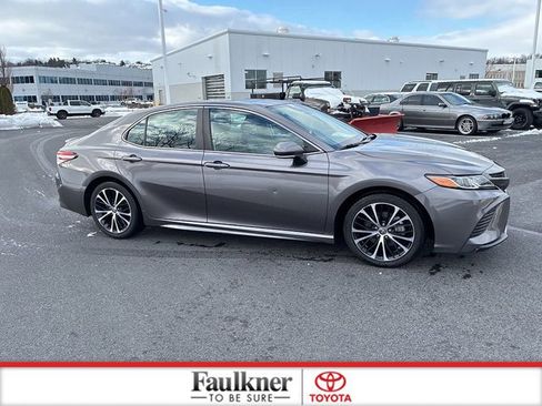 Used 2020 Toyota Camry SE w/ Convenience Package image 4