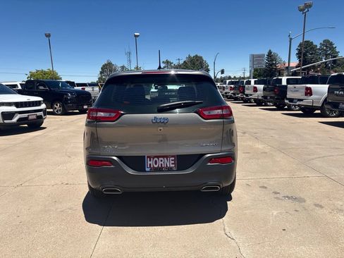 Used 2016 Jeep Cherokee Sport AWD/4WD image 8