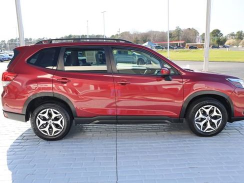 Certified 2023 Subaru Forester Premium image 6