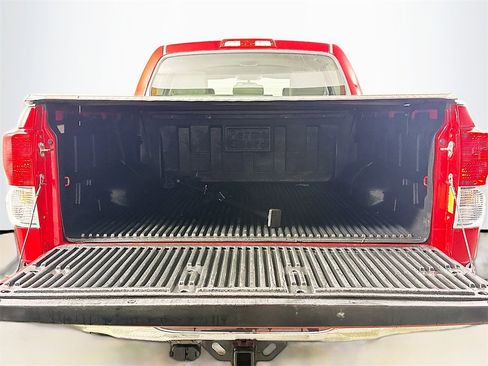 Used 2013 Toyota Tundra 4x4 CrewMax w/ SR5 Pkg image 16