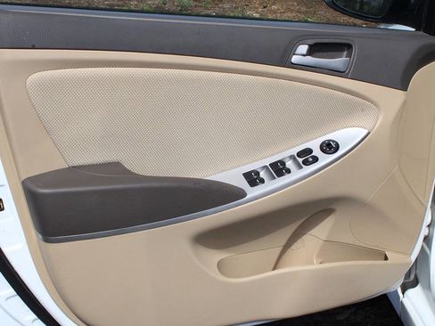 Used 2013 Hyundai Accent GLS image 14