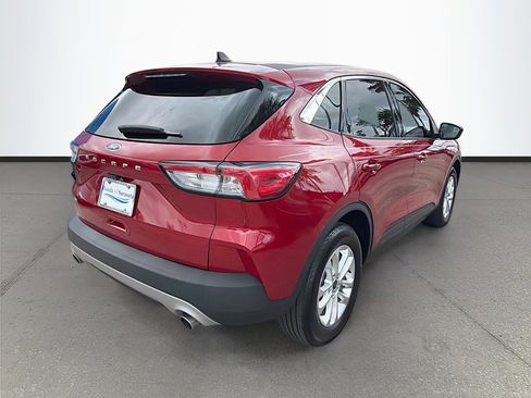 Used 2020 Ford Escape SE image 4