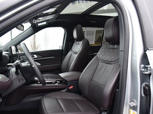 Used 2025 Ford Explorer Platinum w/ Ultimate Package image 13