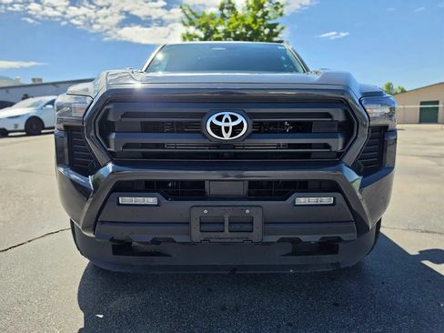 Used 2024 Toyota Tacoma SR5 AWD/4WD image 9