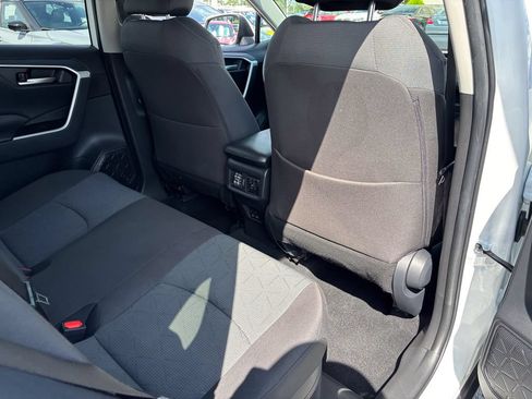 Used 2025 Toyota RAV4 XLE AWD/4WD image 41