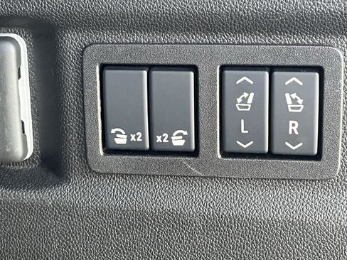 Used 2025 Chevrolet Tahoe Premier image 13