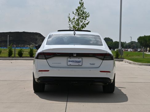 Used 2024 Honda Accord Touring image 8