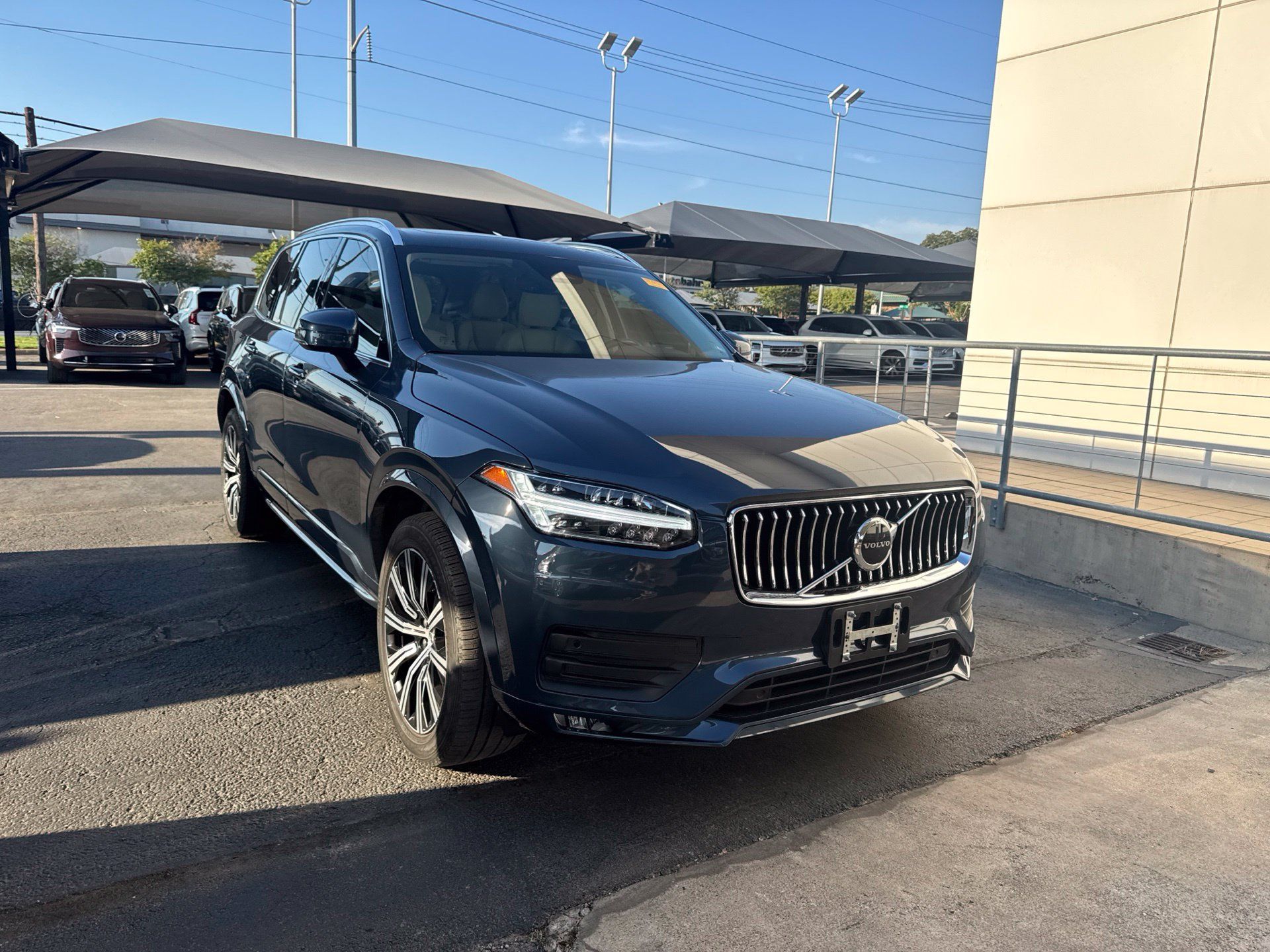 Used 2023 Volvo XC90 B6 Core w/ Protection Package AWD/4WD image 3