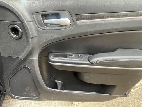 Used 2019 Chrysler 300 Limited image 29