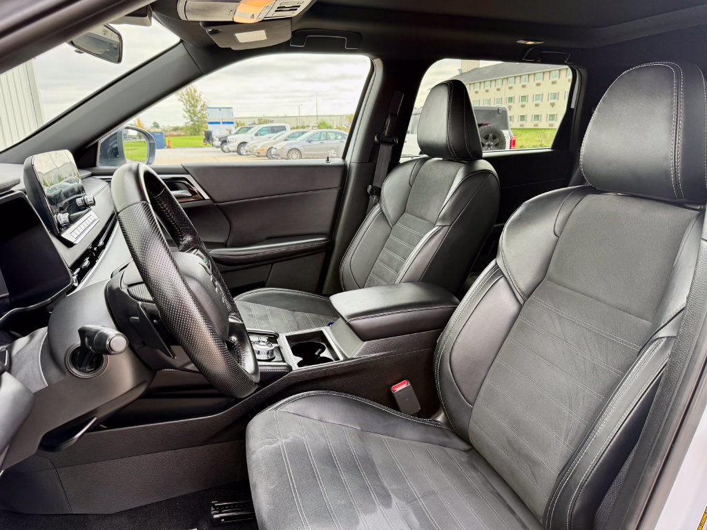 Used 2024 Mitsubishi Outlander SE Black Edition AWD/4WD image 11
