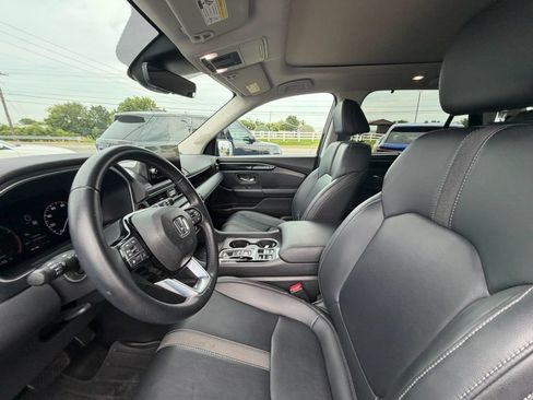 Used 2023 Honda Pilot Touring image 10