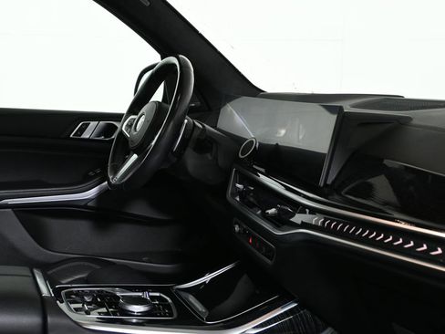 Certified 2024 BMW X7 xDrive40i w/ M Sport Package image 33