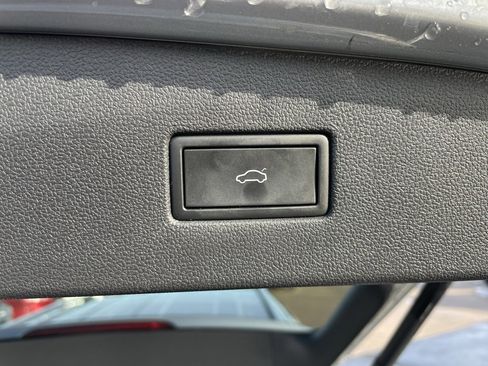 Used 2024 Volkswagen Tiguan SE image 36