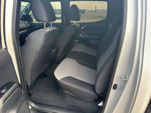 Used 2023 Toyota Tacoma TRD Off-Road image 17