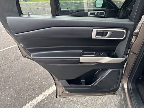 Used 2021 Ford Explorer XLT image 25