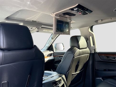 Used 2020 Cadillac Escalade Luxury image 28