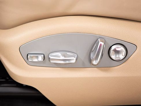 Certified 2025 Porsche Macan image 24