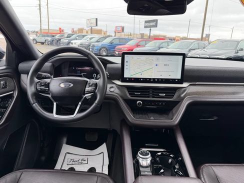 Used 2025 Ford Explorer Platinum w/ LUX Leather Package AWD/4WD image 39