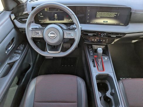 New 2026 Nissan Kicks SR FWD image 9