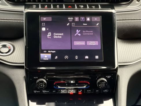 Used 2025 Jeep Grand Cherokee Laredo X image 30