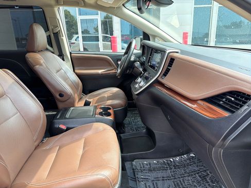 Used 2020 Toyota Sienna Limited Premium AWD/4WD image 31