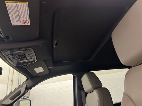 Used 2022 GMC Sierra 3500 SLT w/ SLT Convenience Package image 16