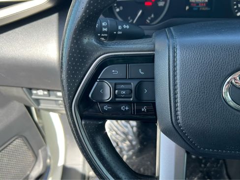 Used 2022 Toyota Tundra SR5 w/ SR5 Convenience Package image 33