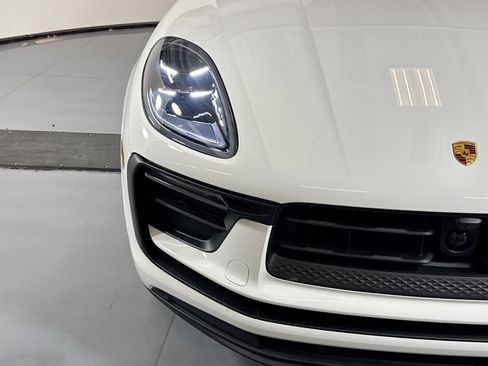 Used 2025 Porsche Macan image 27