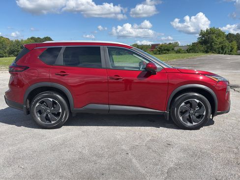 Used 2024 Nissan Rogue SV w/ SV Premium Package FWD image 3