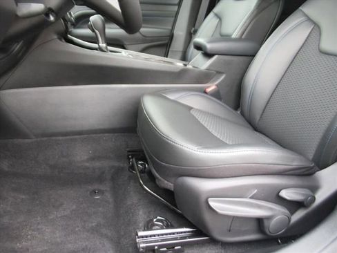 New 2026 Jeep Compass Latitude AWD/4WD image 15