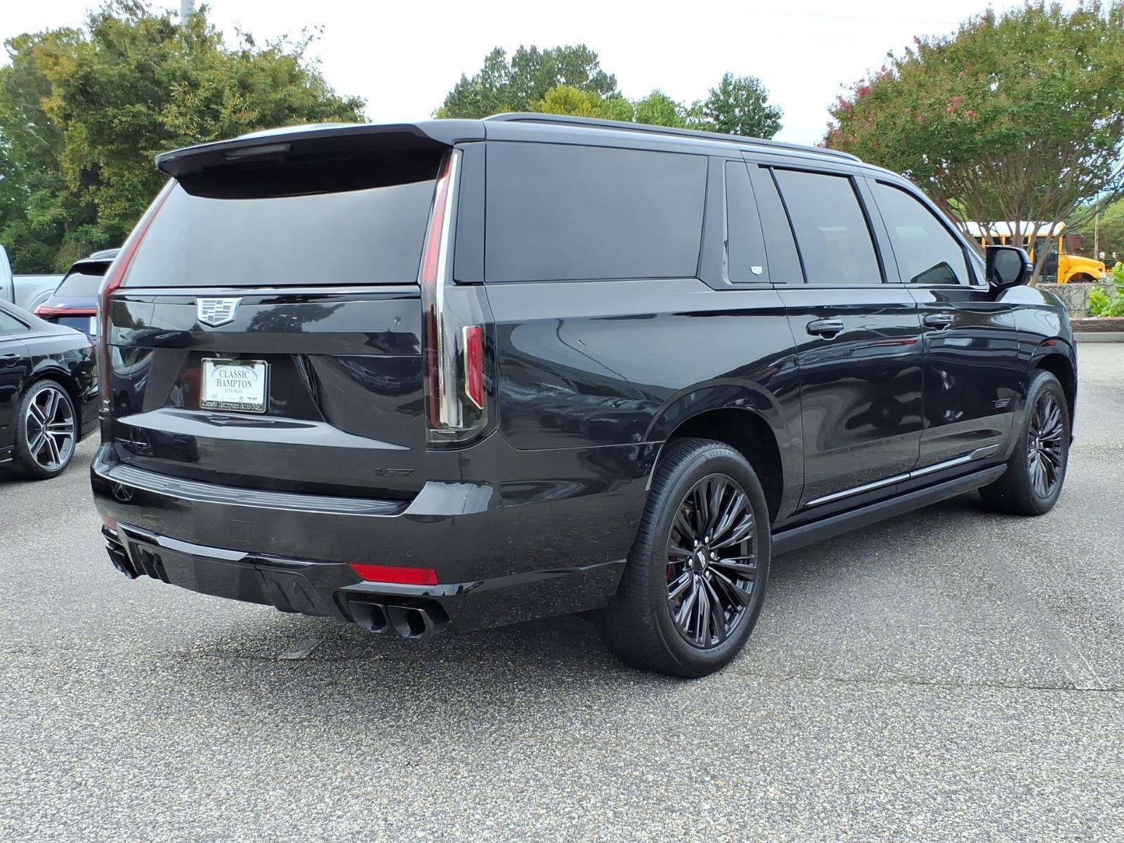 Used 2024 Cadillac Escalade ESV V w/ LPO, ONYX Package AWD/4WD image 8