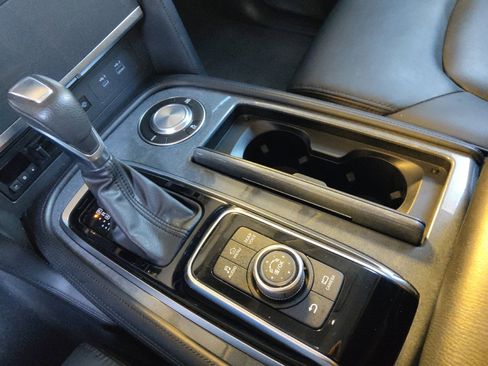 Used 2021 Nissan Armada SV w/ SV Appearance Package RWD image 26
