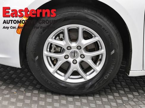 Used 2023 Chrysler Pacifica Touring-L FWD image 32
