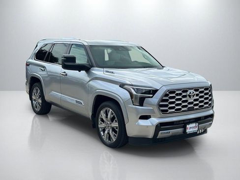 Used 2025 Toyota Sequoia Capstone AWD/4WD image 3