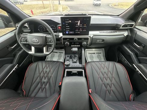 Used 2025 Toyota Tacoma TRD Sport AWD/4WD image 20