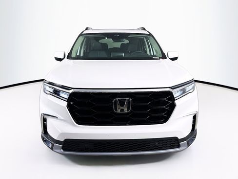 New 2025 Honda Pilot Touring image 3