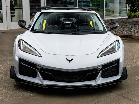 Used 2023 Chevrolet Corvette Z06 w/ Z07 Performance Package image 7
