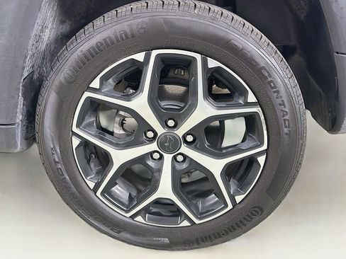 Used 2025 Jeep Compass Limited image 33