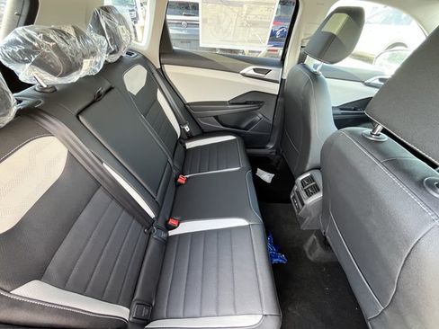 New 2026 Volkswagen Taos SEL AWD/4WD image 6