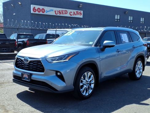 Used 2023 Toyota Highlander Limited image 3