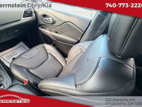 Used 2021 Jeep Cherokee Latitude Lux w/ Mopar Interior Package AWD/4WD image 11