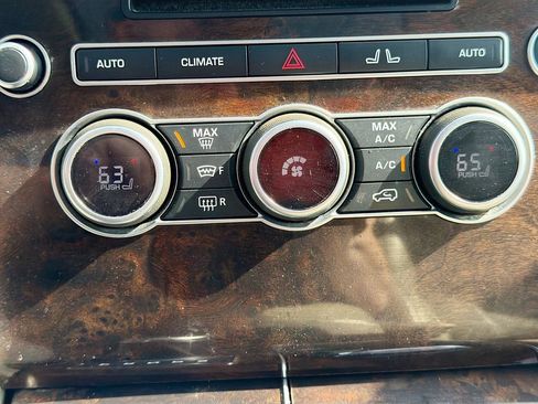 Used 2016 Land Rover Range Rover HSE image 16