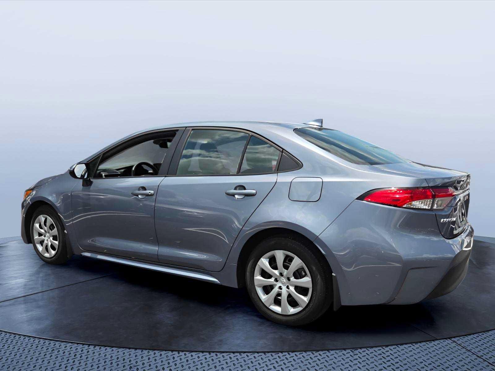 Used 2025 Toyota Corolla LE FWD image 4