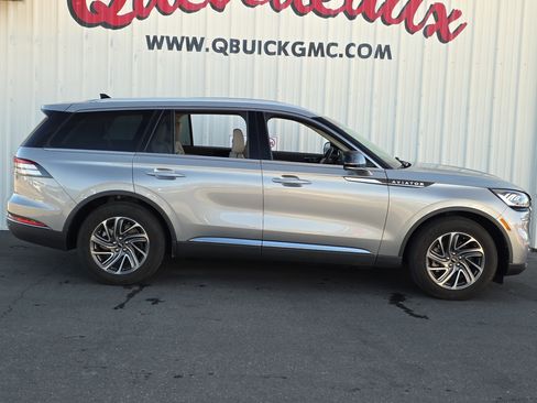 Used 2023 Lincoln Aviator Standard w/ Elements Package image 12