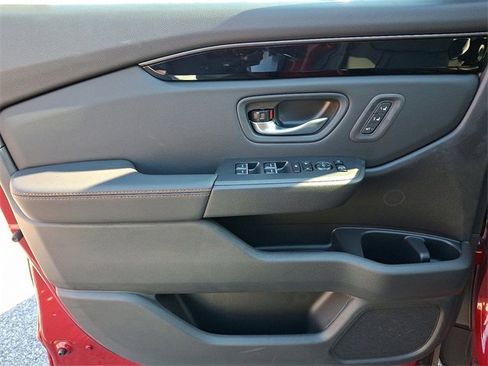 Certified 2025 Honda Pilot TrailSport image 12