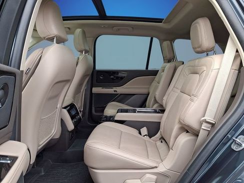 Certified 2022 Lincoln Aviator Reserve w/ Equipment Group 201A image 7