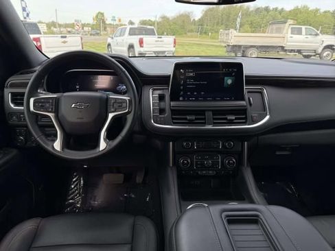 Used 2024 Chevrolet Suburban Z71 w/ Luxury Package AWD/4WD image 16